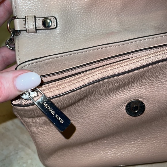 Michael Kors crossbody in Ballet - Picture 7 of 7